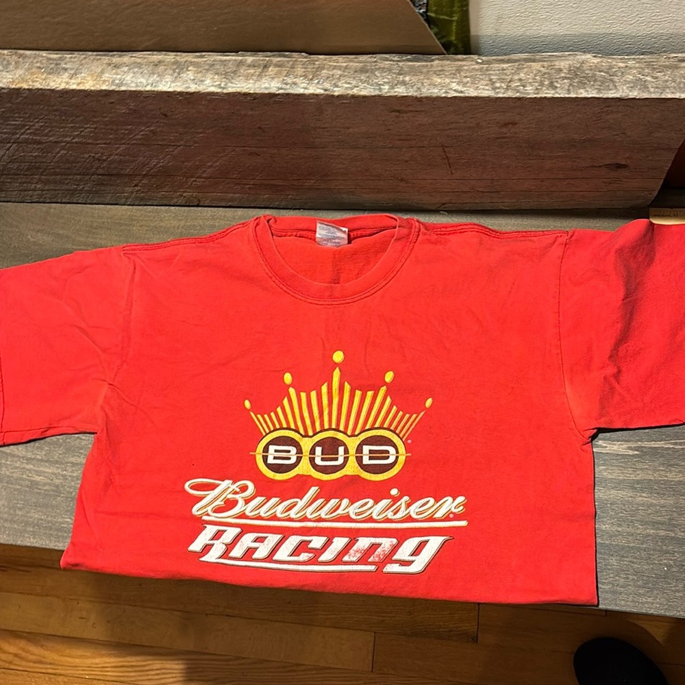 Men’s gildan red medium sized short sleeved t shirt